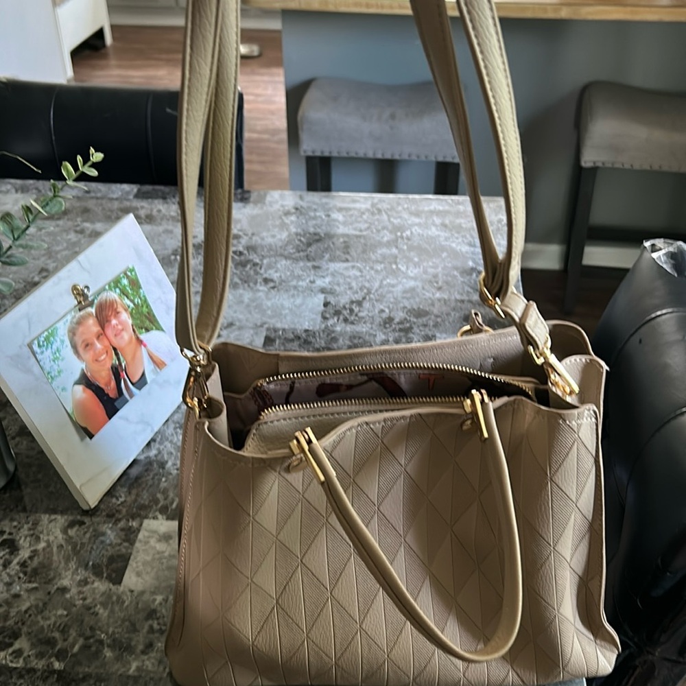 Elegant Vegan Tan Tote Bag - Picture 7 of 11